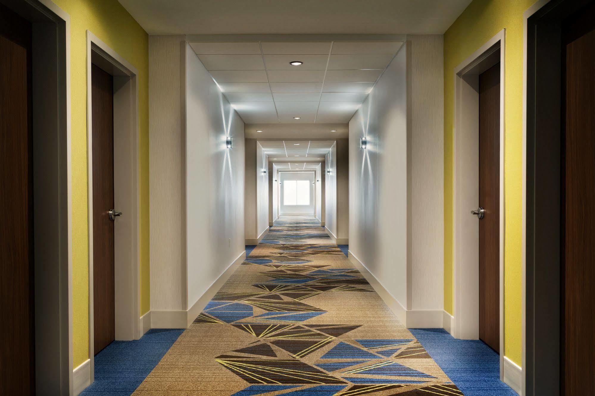 Holiday Inn Express & Suites - Columbus Airport East By Ihg Extérieur photo